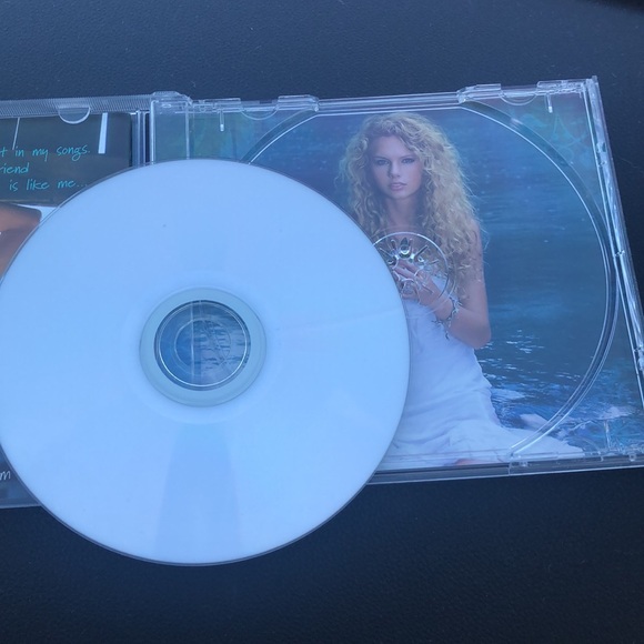 Taylor Swift Debut Album - Picture 5 of 5